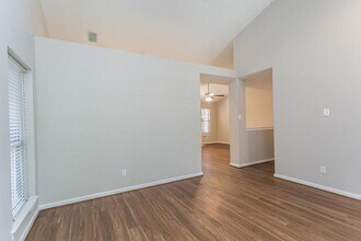 6 Tranquil Glade Pl in The Woodlands, TX - Foto de edificio - Building Photo