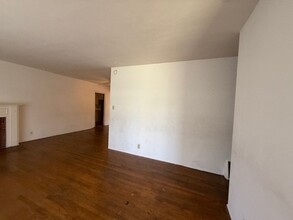 333 E Walnut Ave in Visalia, CA - Building Photo - Building Photo