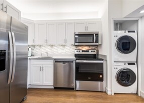 20505 E Country Club Dr, Unit 143 in Aventura, FL - Building Photo