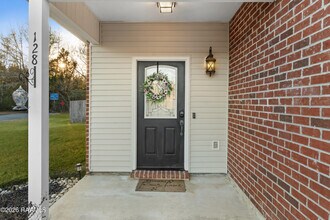 128 Bottle Brush Ln in Carencro, LA - Building Photo - Building Photo