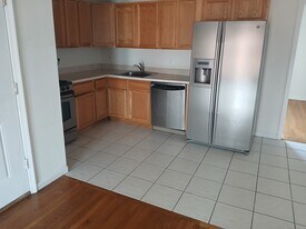 547 70th St, Unit 2 in Guttenberg, NJ - Building Photo