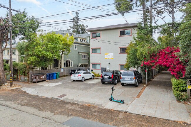 2732 Benvenue Ave in Berkeley, CA - Building Photo - Building Photo