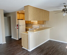 Country Club Apartments in San Bernardino, CA - Building Photo - Building Photo