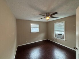 207 Frawley St in Houston, TX - Building Photo