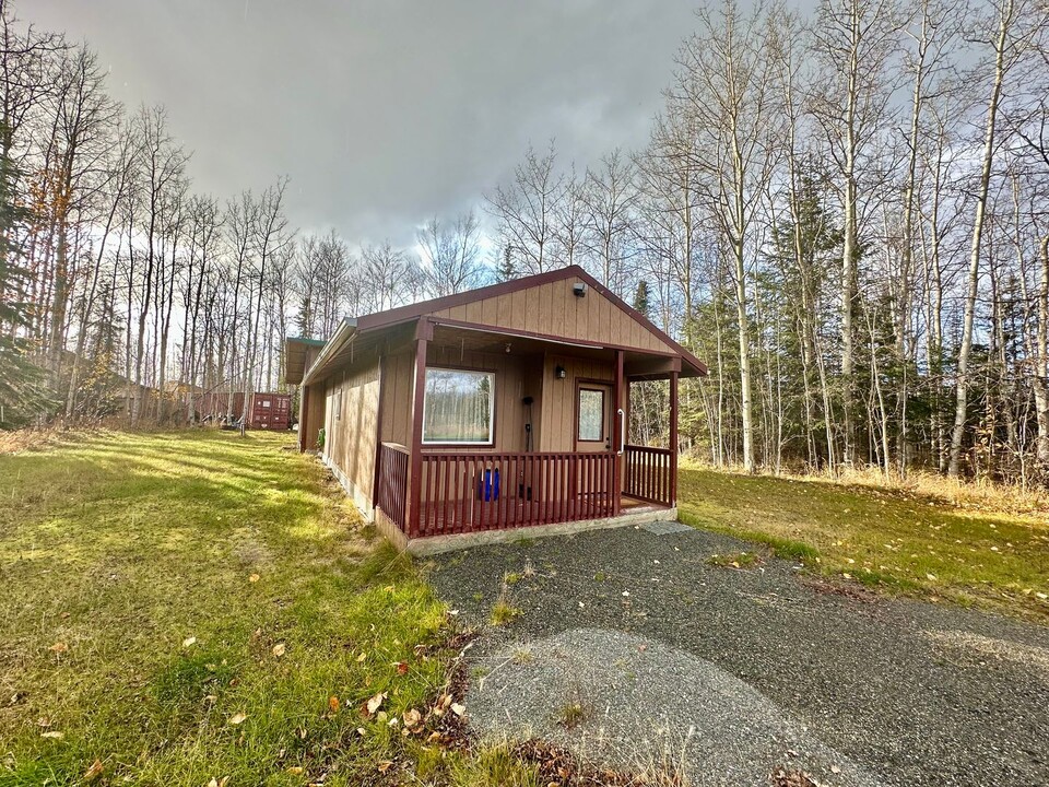 39511 Balderdash Rd in Sterling, AK - Building Photo