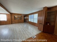 8 Thomas Rd NE photo'