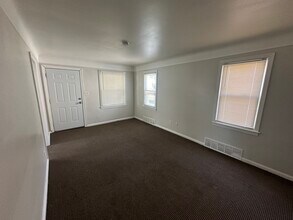 22788 Rosalind Ave in Eastpointe, MI - Building Photo - Building Photo