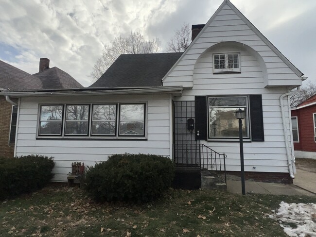 property at 1013 W Decatur St