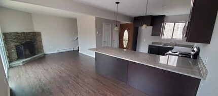 350 Crewe Ct in Bushkill, PA - Building Photo - Building Photo