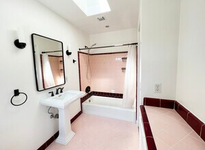 144 San Rafael Ave in Santa Barbara, CA - Building Photo - Building Photo