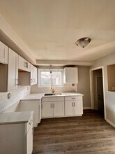 3327 Melwood Dr in Melvindale, MI - Building Photo - Building Photo