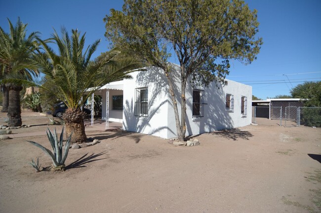 1219 E Grant Rd in Tucson, AZ - Building Photo - Building Photo