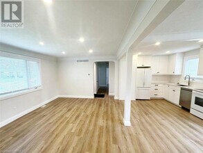 75 Henderson Ave in Brantford, ON - Building Photo - Building Photo
