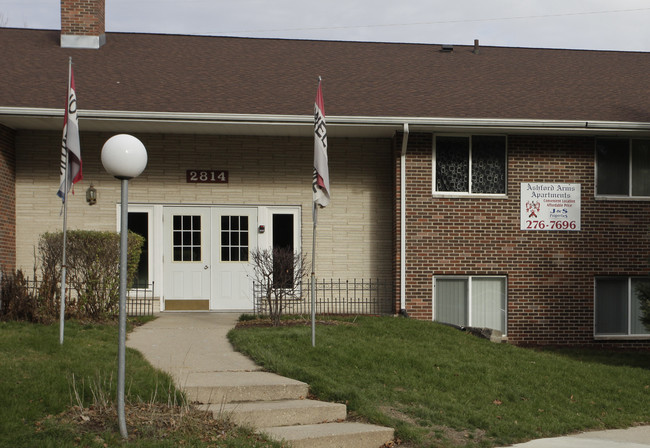 Ashford Arms Apartments in Madison, WI - Foto de edificio - Building Photo