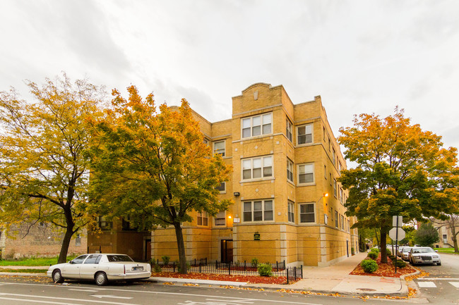 3521 W Douglas Blvd in Chicago, IL - Foto de edificio - Building Photo