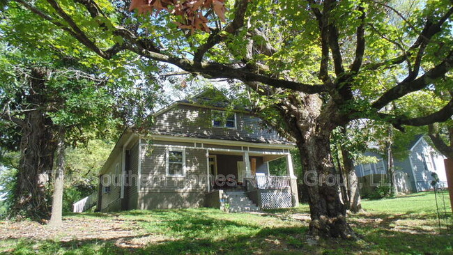 property at 1113 Knoxville Ave