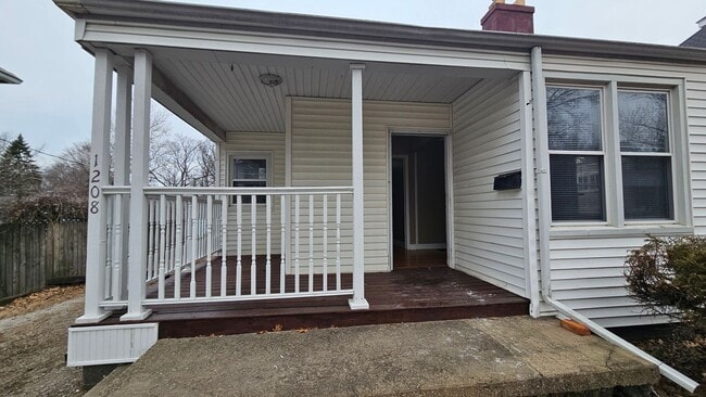 1208 W Church St in Champaign, IL - Building Photo - Building Photo