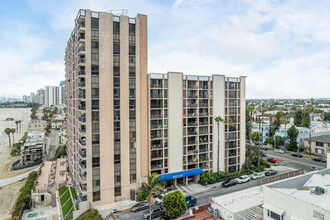 The Queen's Surf in Long Beach, CA - Building Photo - Building Photo