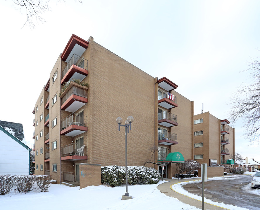 Worthington Towers in Columbus, OH - Foto de edificio