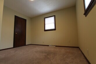 8844 Spaulding Cir in Omaha, NE - Building Photo - Building Photo