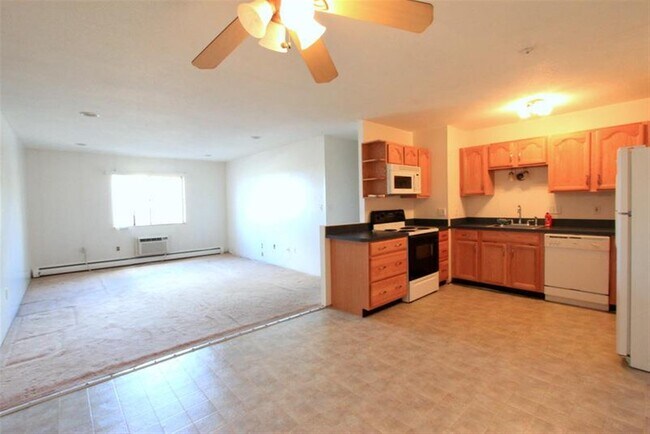 474 Broadway in Somerville, MA - Foto de edificio - Building Photo