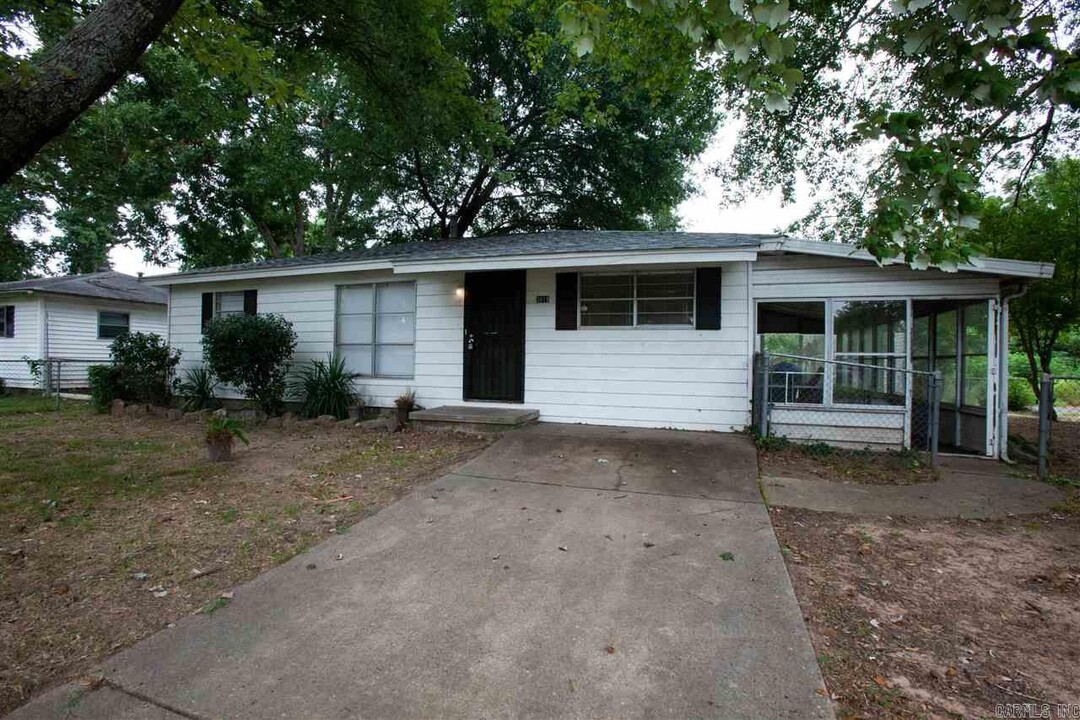 3019 Loma Dr in Little Rock, AR - Building Photo