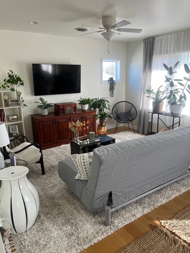 106 Dallas Rd, Unit 2nd Floor