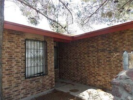 504 E University Ave in El Paso, TX - Building Photo