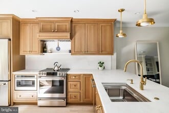 4331 Embassy Park Dr NW in Washington, DC - Building Photo - Building Photo