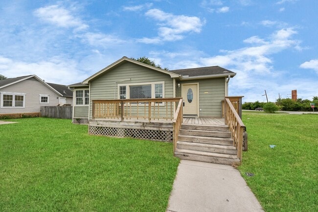 205 Jewel St in Pasadena, TX - Foto de edificio - Building Photo