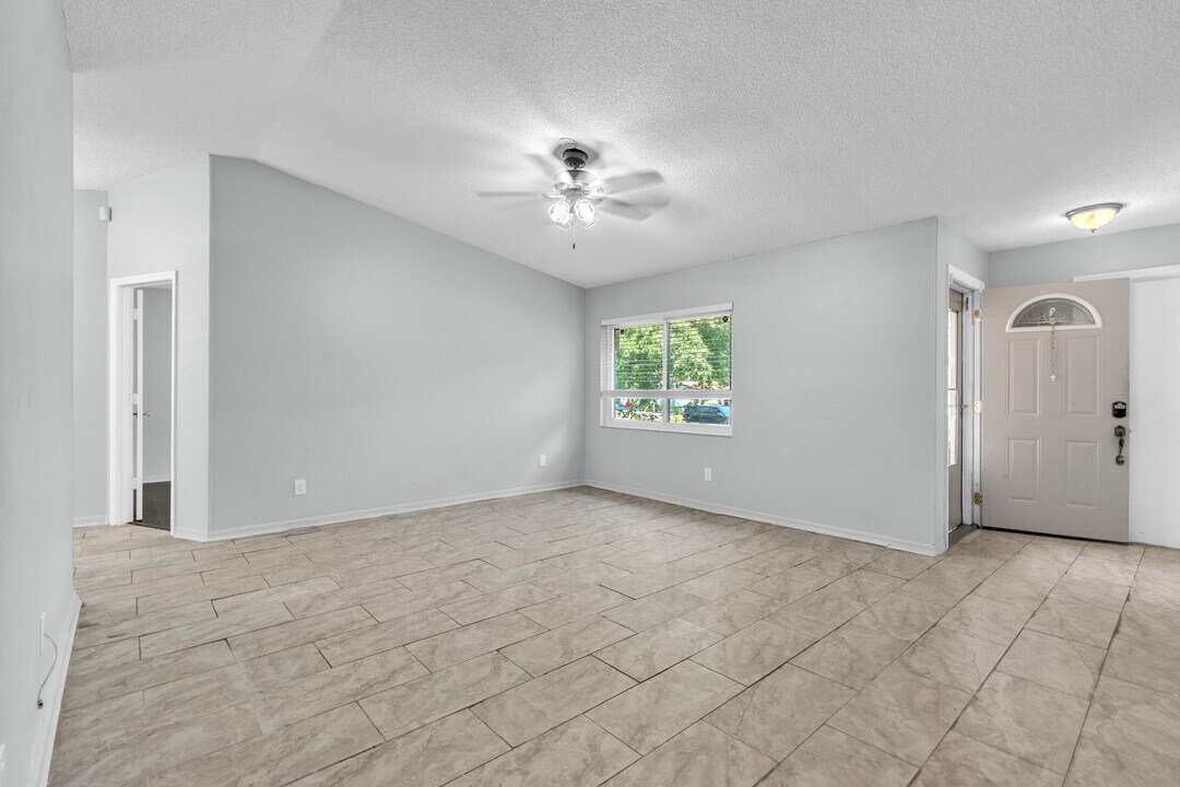 3004 Sugar Bear Trail in Palm Harbor, FL - Building Photo