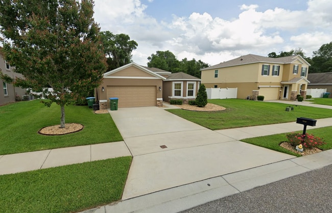 property at 910 Fallbrooke Ave