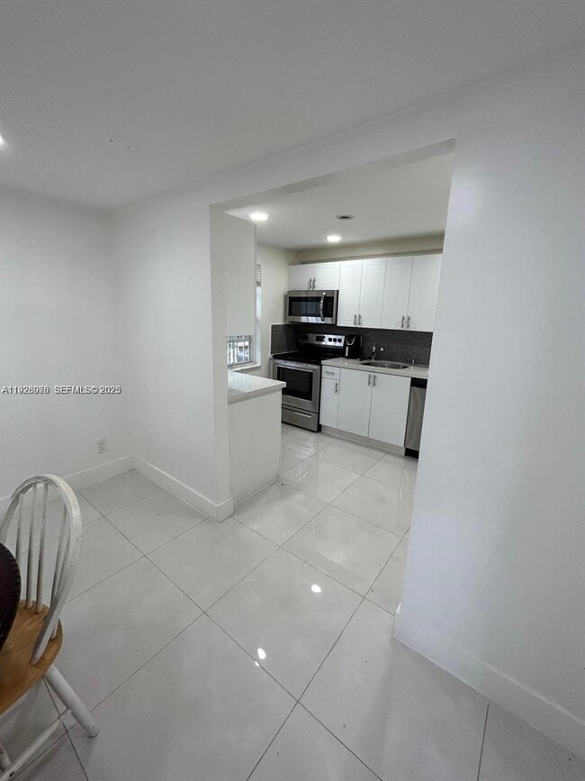 407 NW 33rd St in Miami, FL - Building Photo - Building Photo