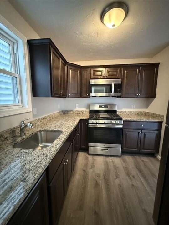 138 Brightman St in Fall River, MA - Building Photo