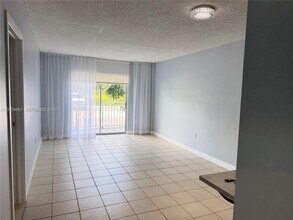 16465 NE 22nd Ave in Miami, FL - Building Photo - Building Photo