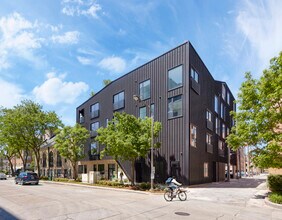 1712 Oak Ave, Unit 302 in Evanston, IL - Building Photo - Building Photo