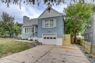 705 N 75th St in Omaha, NE - Foto de edificio - Building Photo