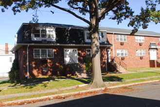 26 Foster Street in Clifton, NJ - Foto de edificio - Building Photo