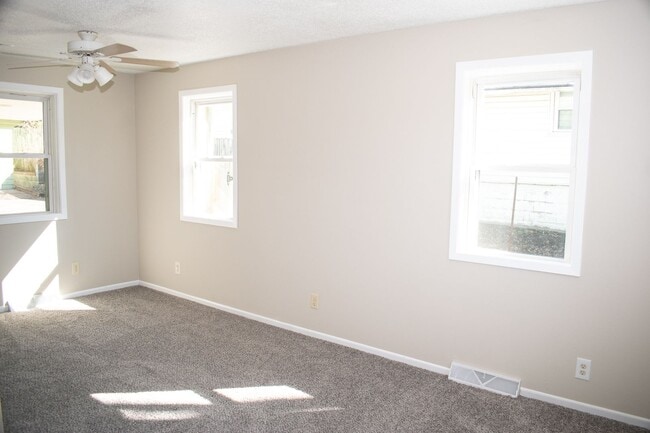 2512 Morton Ave in Des Moines, IA - Building Photo - Building Photo