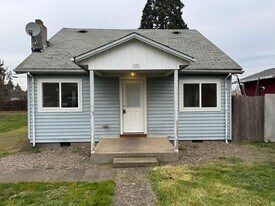 1132 C St in Springfield, OR - Building Photo