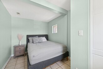 2727 N Artesian Ave, Unit 2 in Chicago, IL - Building Photo - Building Photo