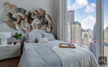 East 44th Street, Unit 22C in New York, NY - Foto de edificio - Building Photo