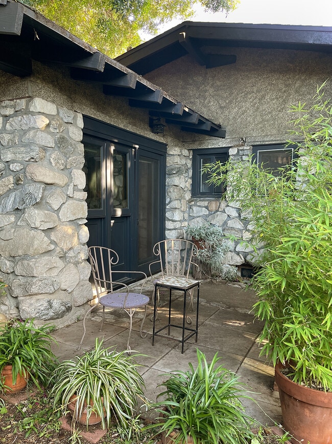 3355 Reta St, Unit Craftsman Guest Cottage in Glendale, CA - Building Photo - Building Photo