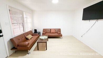 5005 Avenue W, Unit 1 in Lubbock, TX - Foto de edificio - Building Photo