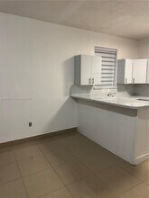 16200 SW 97th Ave in Miami, FL - Building Photo - Building Photo