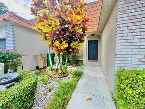 1415 SW 110th Way in Davie, FL - Foto de edificio - Building Photo