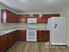 824 Streamside Dr in Greenfield, IN - Building Photo - Building Photo