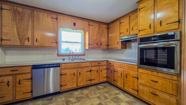 2460 Sedalia Dr in Clemmons, NC - Building Photo - Building Photo