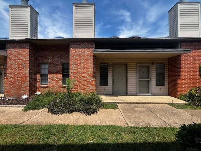 property at 3636 Greenacres Blvd