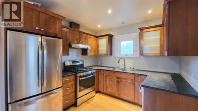 978 E 37th Ave in Vancouver, BC - Building Photo - Building Photo